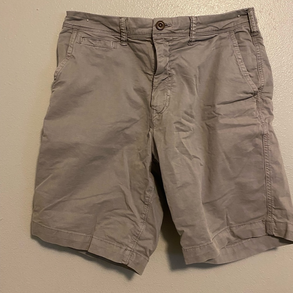 American Eagle gray khaki shorts large